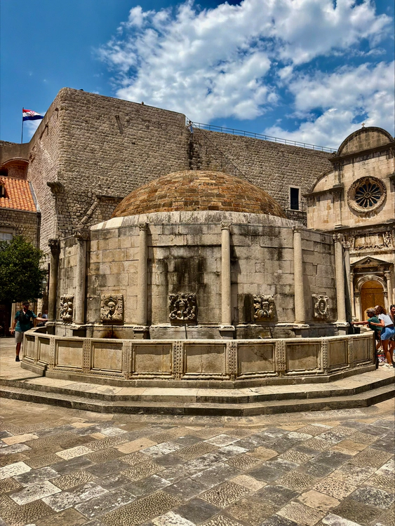 Large Onofrio Fountain