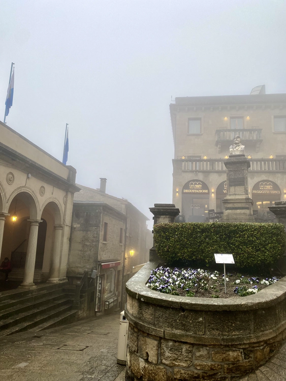 Hotel Titano & G.Garibaldi monument